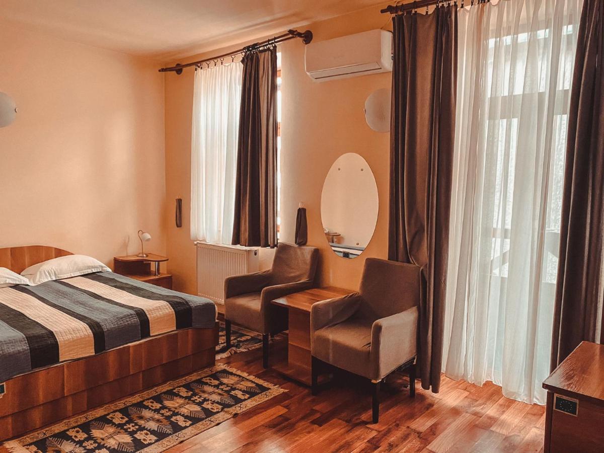 Hôtel Vila Royal à Sighetu Marmaţiei Extérieur photo
